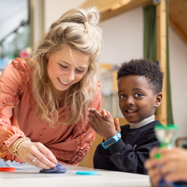 Benieuwd hoe het is om stage te lopen bij Auris?
